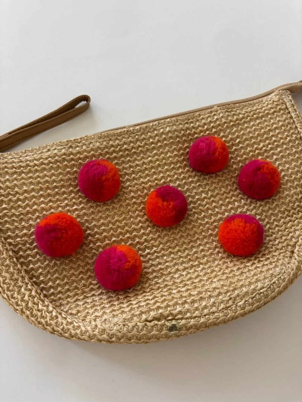 N/A woven pom